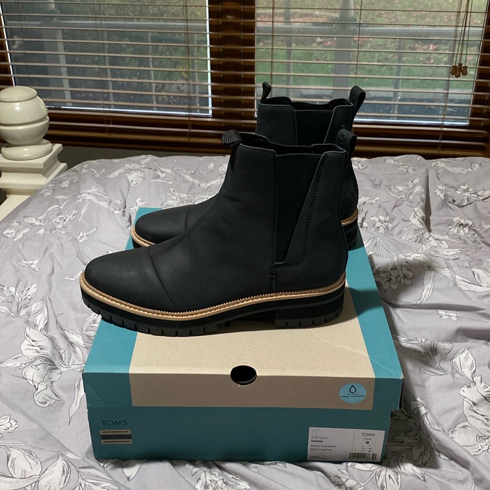 TOMS Dakota Chelsea boots BLACK water resistant women’s 9
